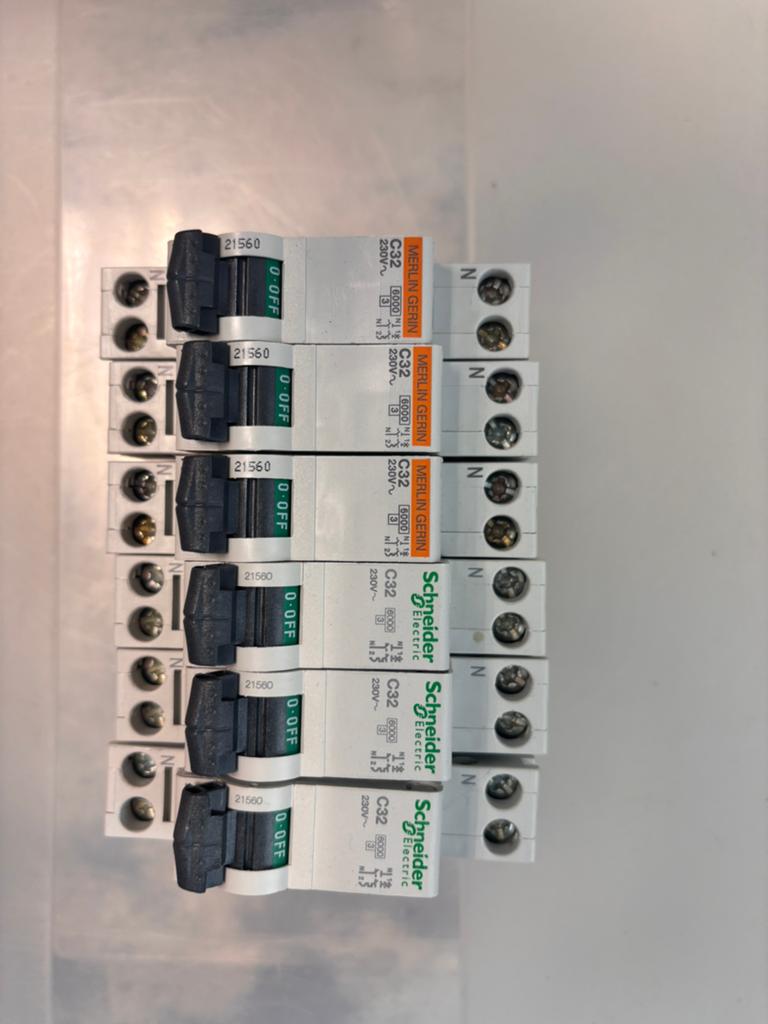 Installatieautomaat C32A 2 polig Schneider Electric Merlin, Ophalen of Verzenden, Gebruikt, Overige typen