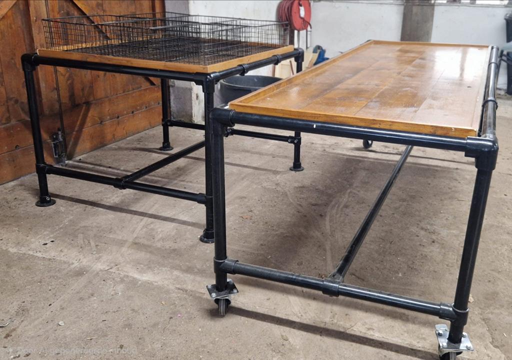 Set van 2 industriële etalage tafels met passende mandjes, Ophalen, Gebruikt, 50 tot 100 cm, Rechthoekig