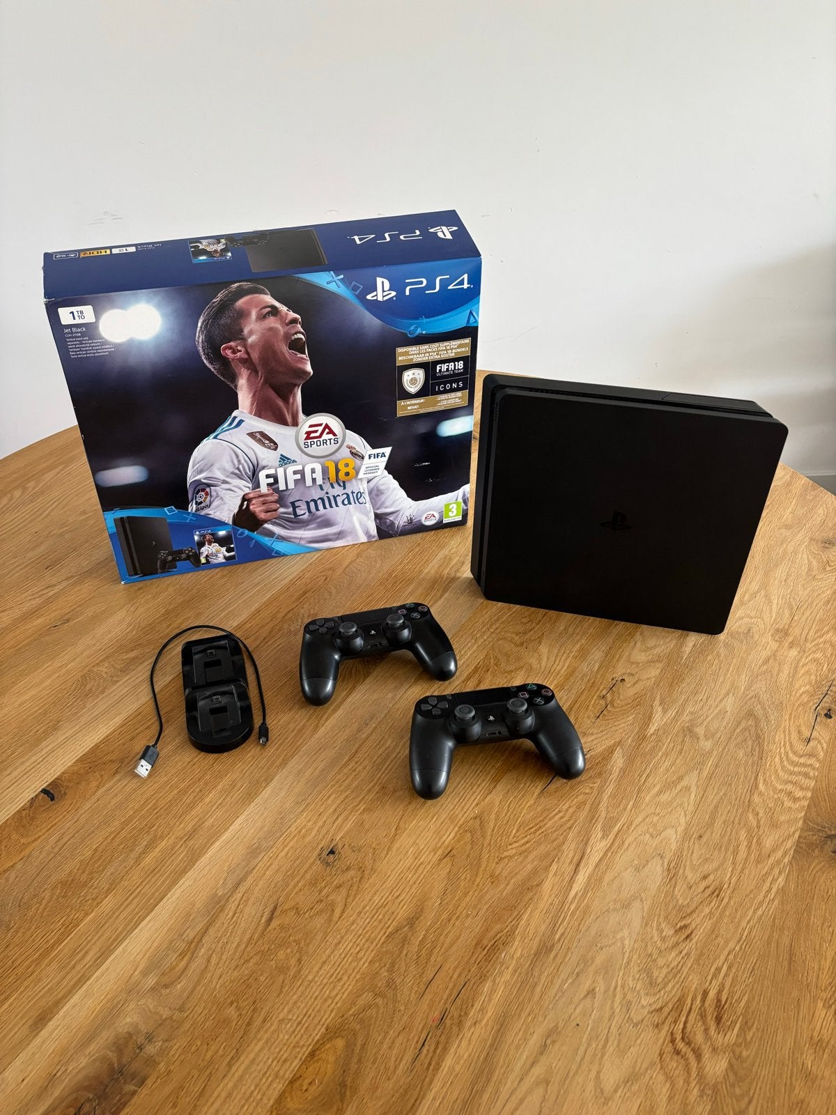 PS4 Slim 1TB met 2 controllers en 7 games, Spelcomputers en Games, Met games, Met 2 controllers, Ophalen of Verzenden, Zo goed als nieuw