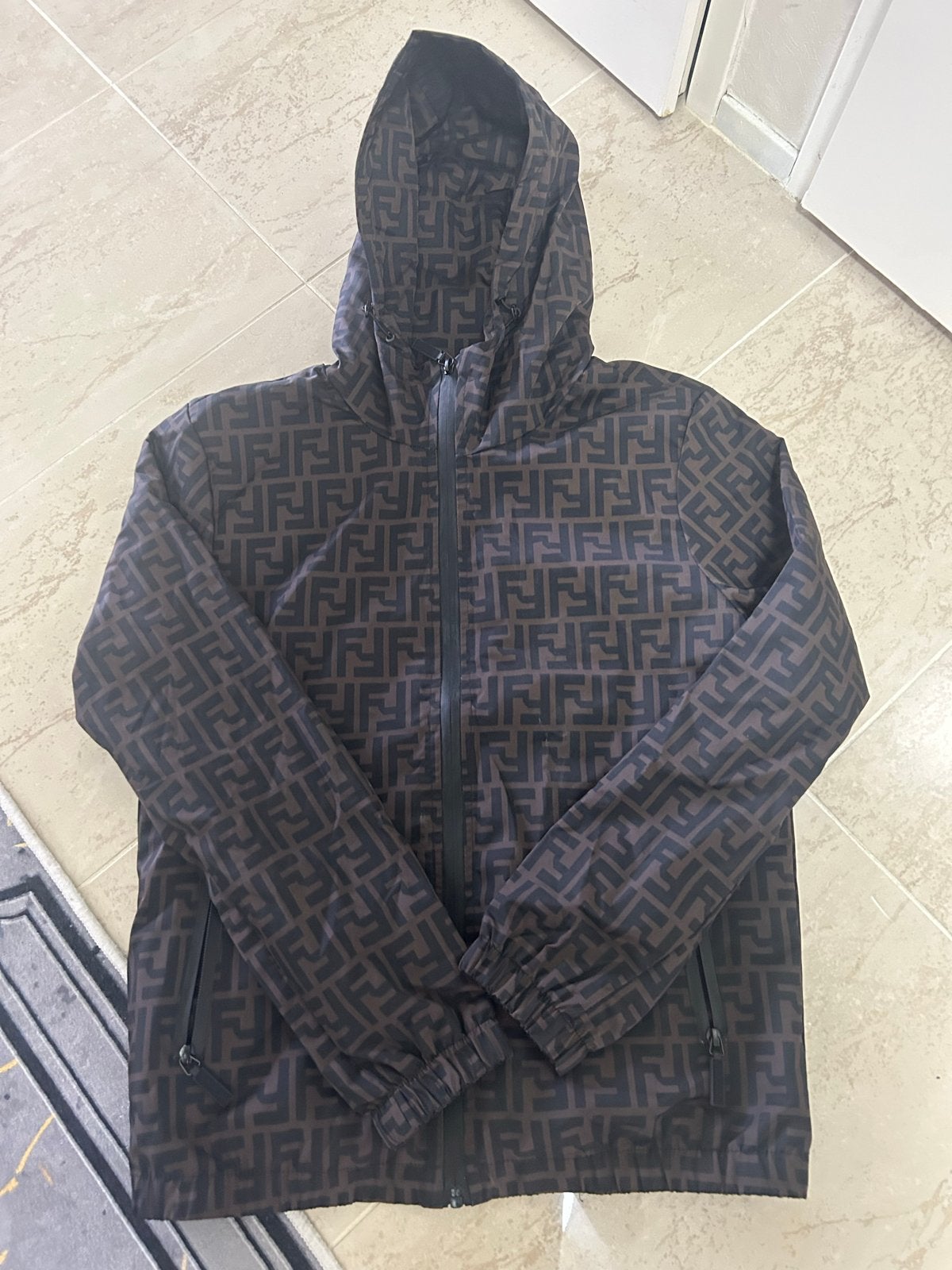 Fendi Monogram Jas - Bruin nieuw M, Ophalen of Verzenden, Nieuw, Maat 38/40 (M), Bruin