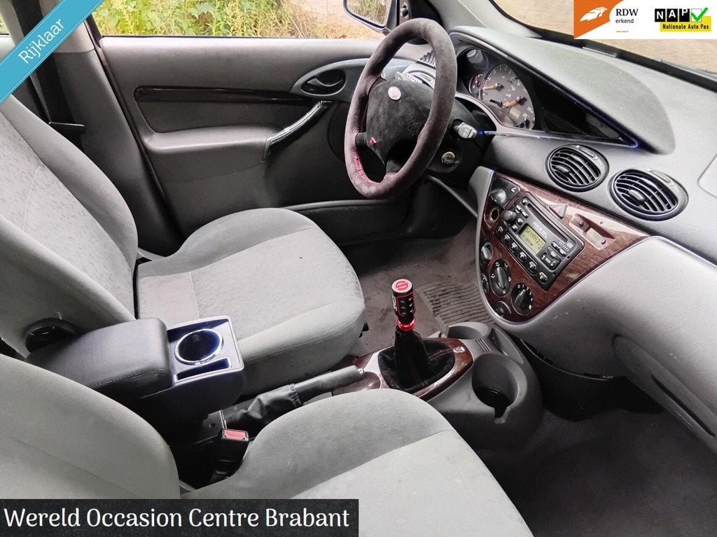 Ford Focus 1.8-16V Ghia apk 04 2027 1.8 16v, Auto's, Ford, Gebruikt, 4 cilinders, Startonderbreker, Beige