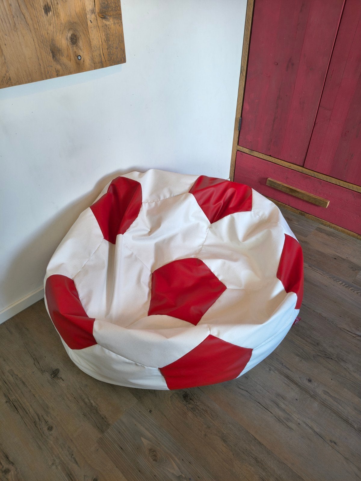 Zitzak voetbal XL rood/wit, Huis en Inrichting, Ophalen, Gebruikt, Rood, Zitzak