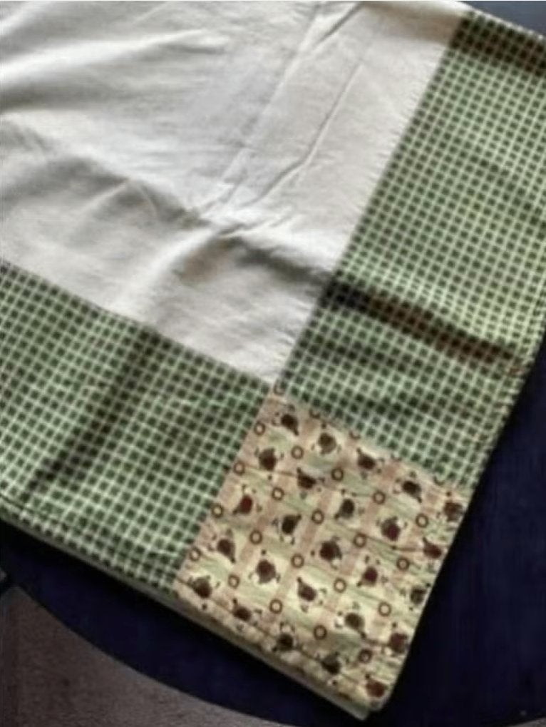 Tafelkleed met kippen; groen geruite rand, witte binnenkant, Ophalen of Verzenden, Zo goed als nieuw, Vierkant