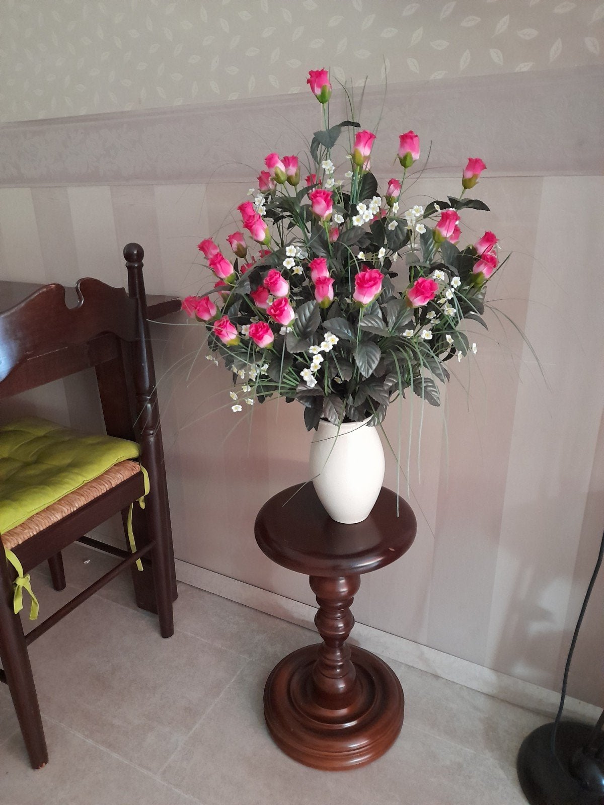Prachtig kunstbloemstuk met roze rozen en vaas, Ophalen of Verzenden