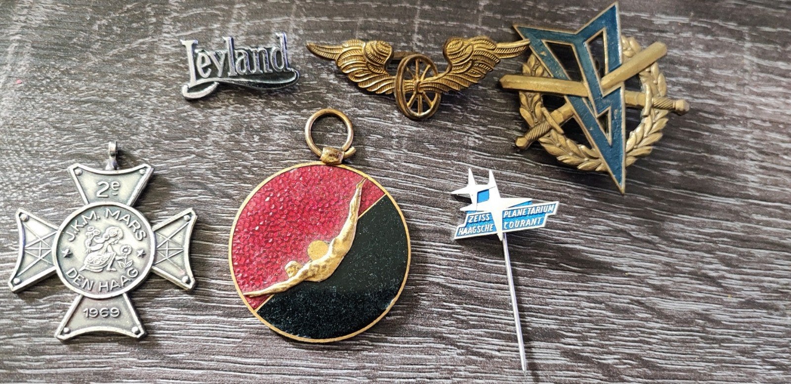 Diverse militaire insignes en medailles, Ophalen of Verzenden, Overige soorten, Overige gebieden, Lintje, Medaille of Wings