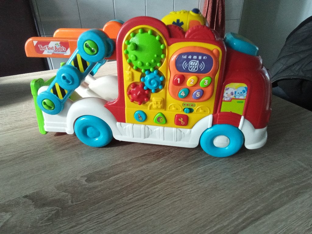 VTech Toet Toet Auto's Auto Ambulance met 2 losse auto's, Kinderen en Baby's, Speelgoed | Vtech, Ophalen, Gebruikt, 2 tot 4 jaar