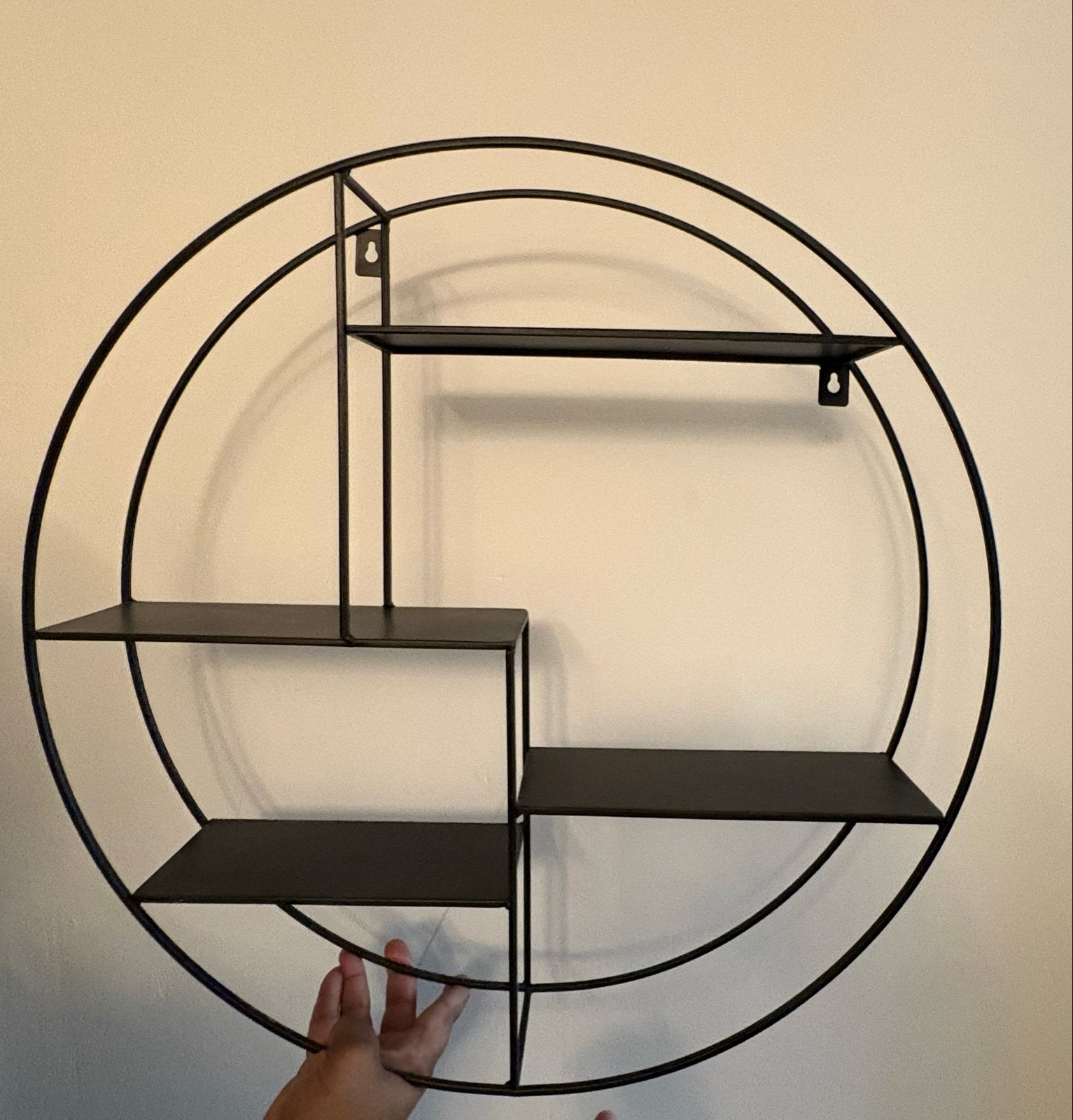 Ronde wandplank zwart metaal - Modern design, Huis en Inrichting, Ophalen, Zo goed als nieuw