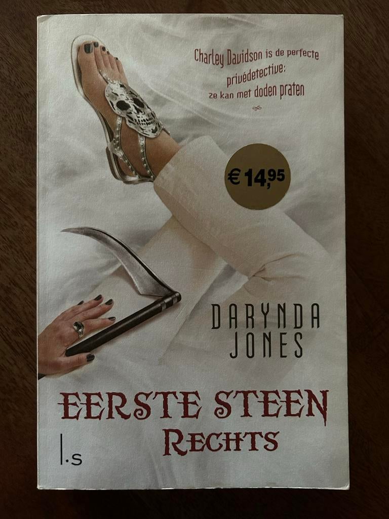 Eerste Steen Rechts - Charley Davidson serie - Darynda Jones, Boeken, Ophalen of Verzenden, Gelezen, Nederland