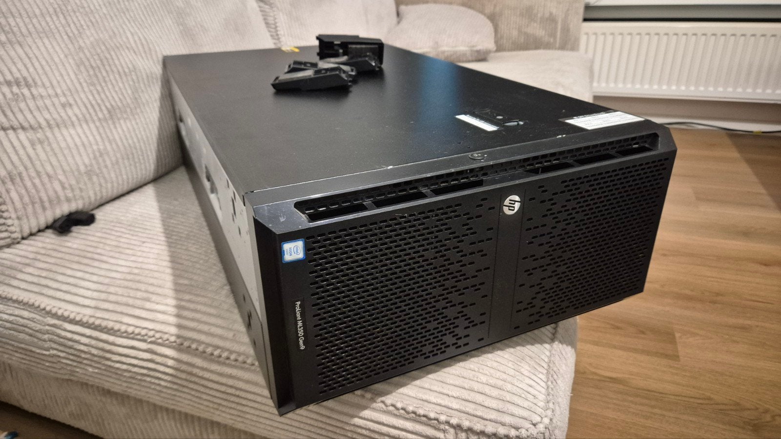 HPE ProLiant ML350 Gen9 Server - Krachtig en Betrouwbaar, Computers en Software, Ophalen, 64 GB, Zo goed als nieuw, Geen opslag meegeleverd