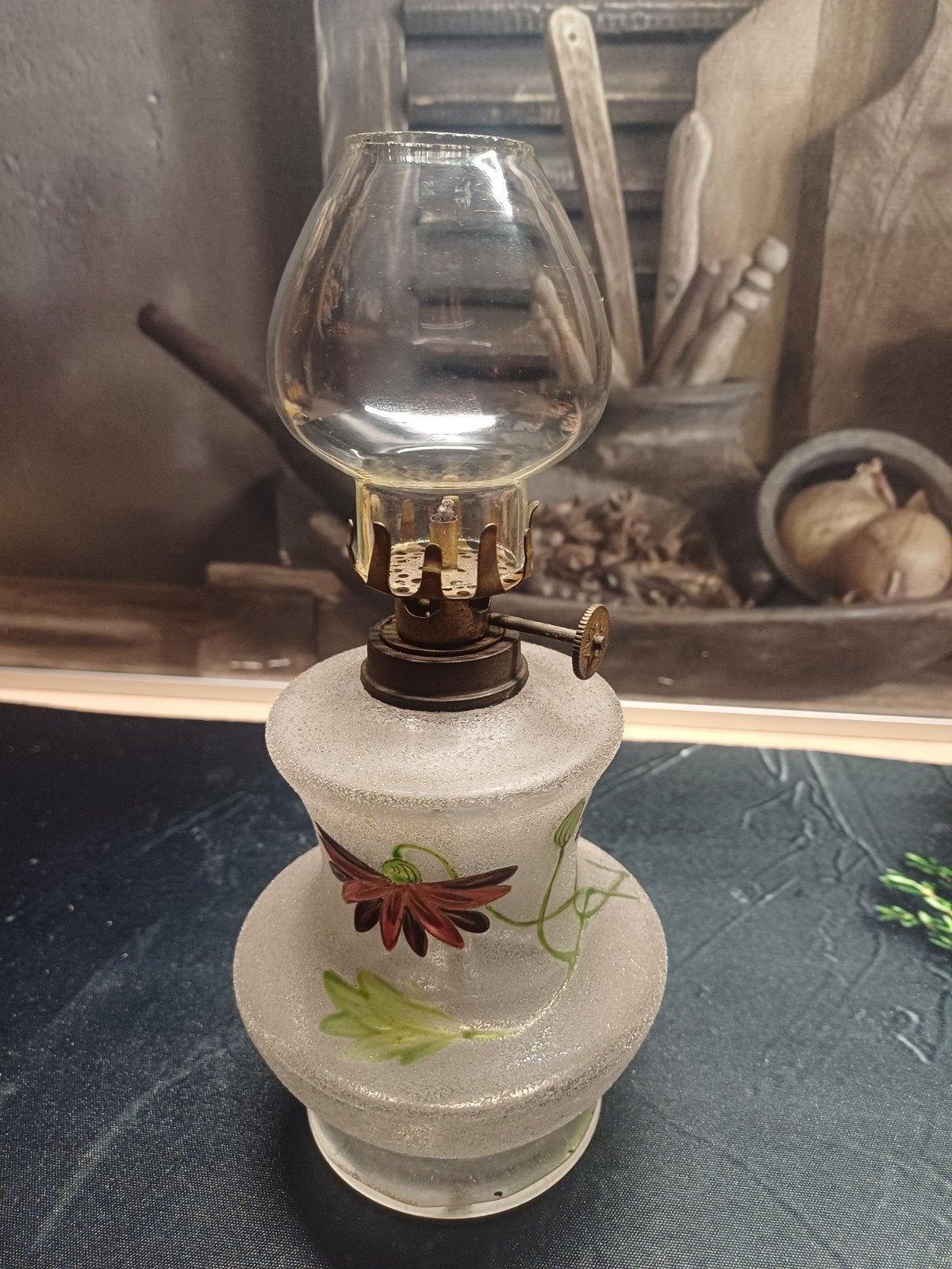 Antieke olielamp met bloemmotief, Antiek en Kunst, Ophalen of Verzenden