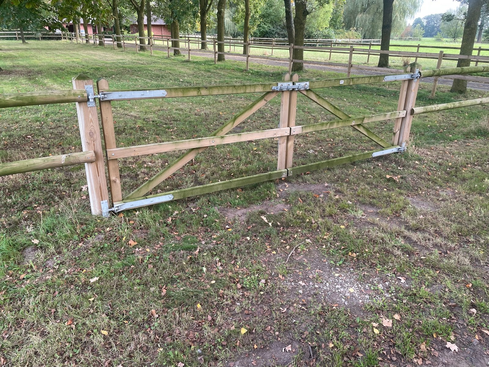 Houten hekwerk met poorten voor weide of tuin, Ophalen, Met poort, Overige typen, Zo goed als nieuw
