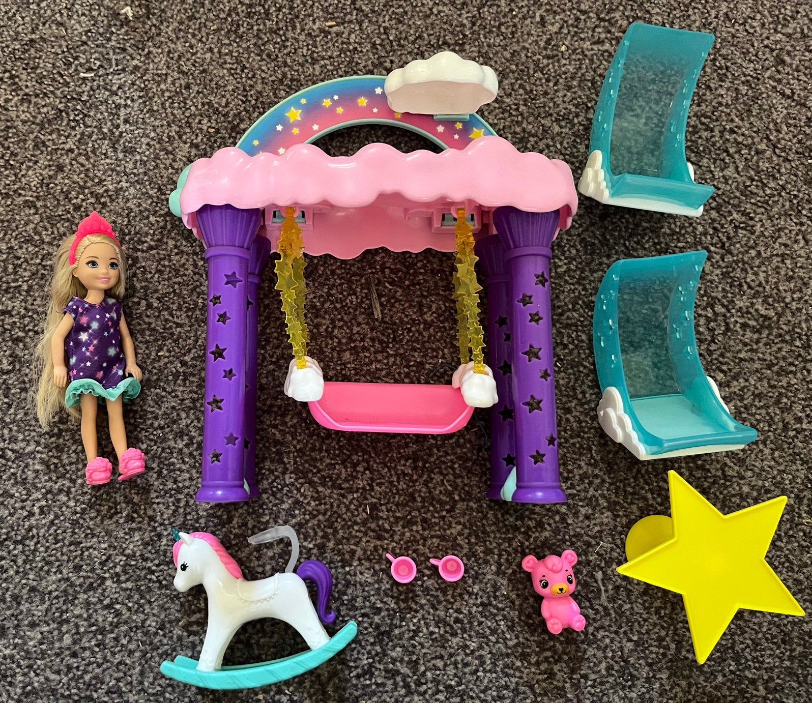 Barbie Chelsea speelset met schommel en eenhoorn, Ophalen of Verzenden, Zo goed als nieuw, Barbie