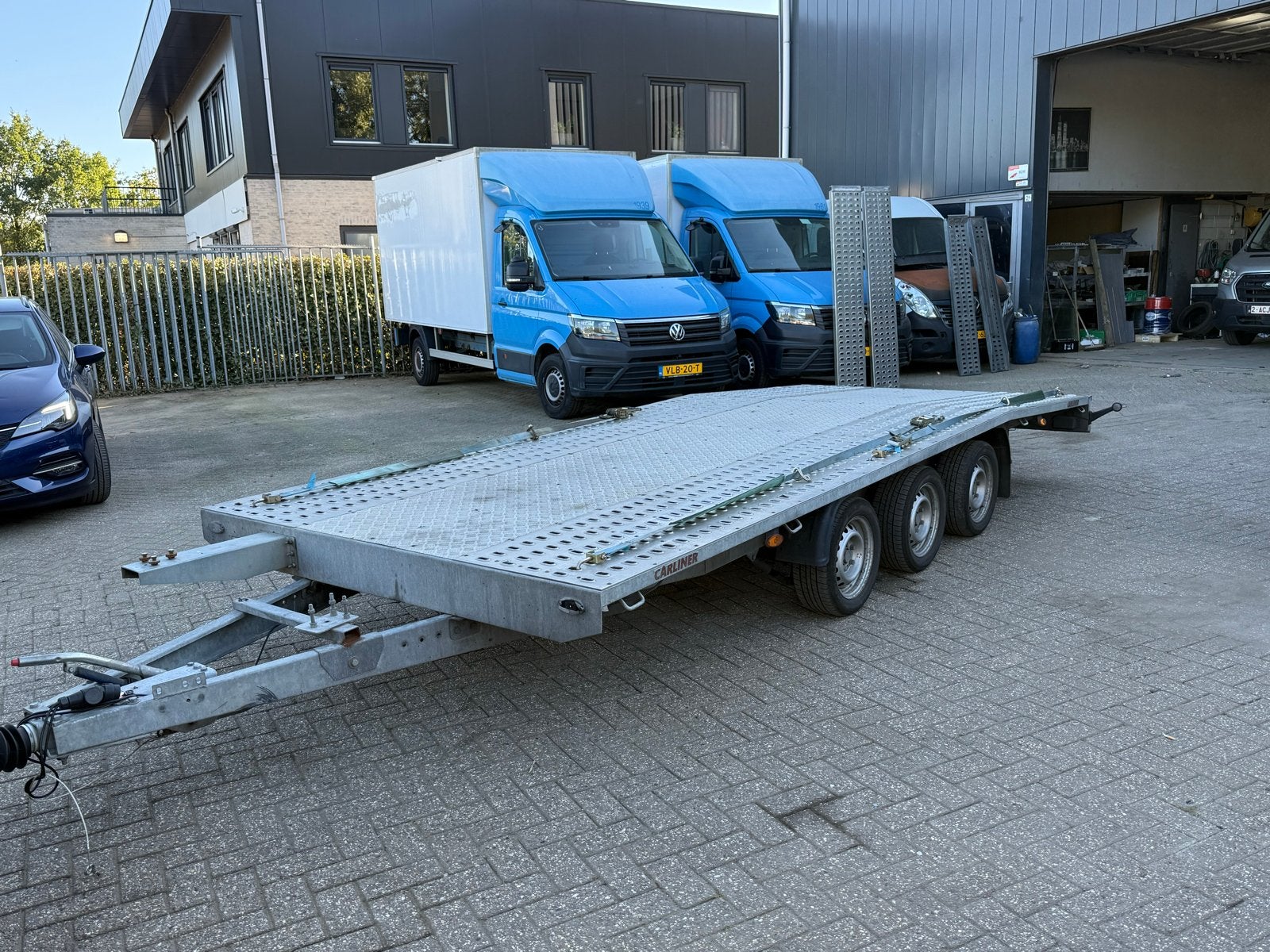 Carliner Autoambulance / Autotransporter - 5.10m, Ophalen, Zo goed als nieuw