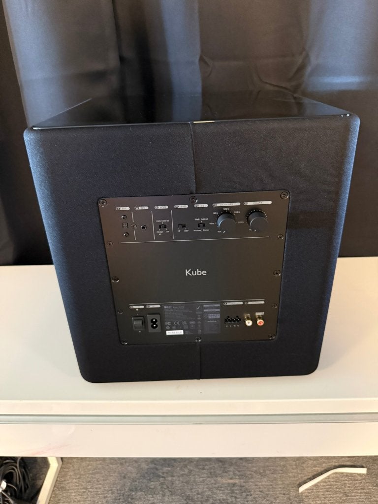 KEF Kube 10 MIE Subwoofer – Zwart - Nieuwstaat, 150 watt of meer, Subwoofer, Inclusief kabels, Ophalen of Verzenden