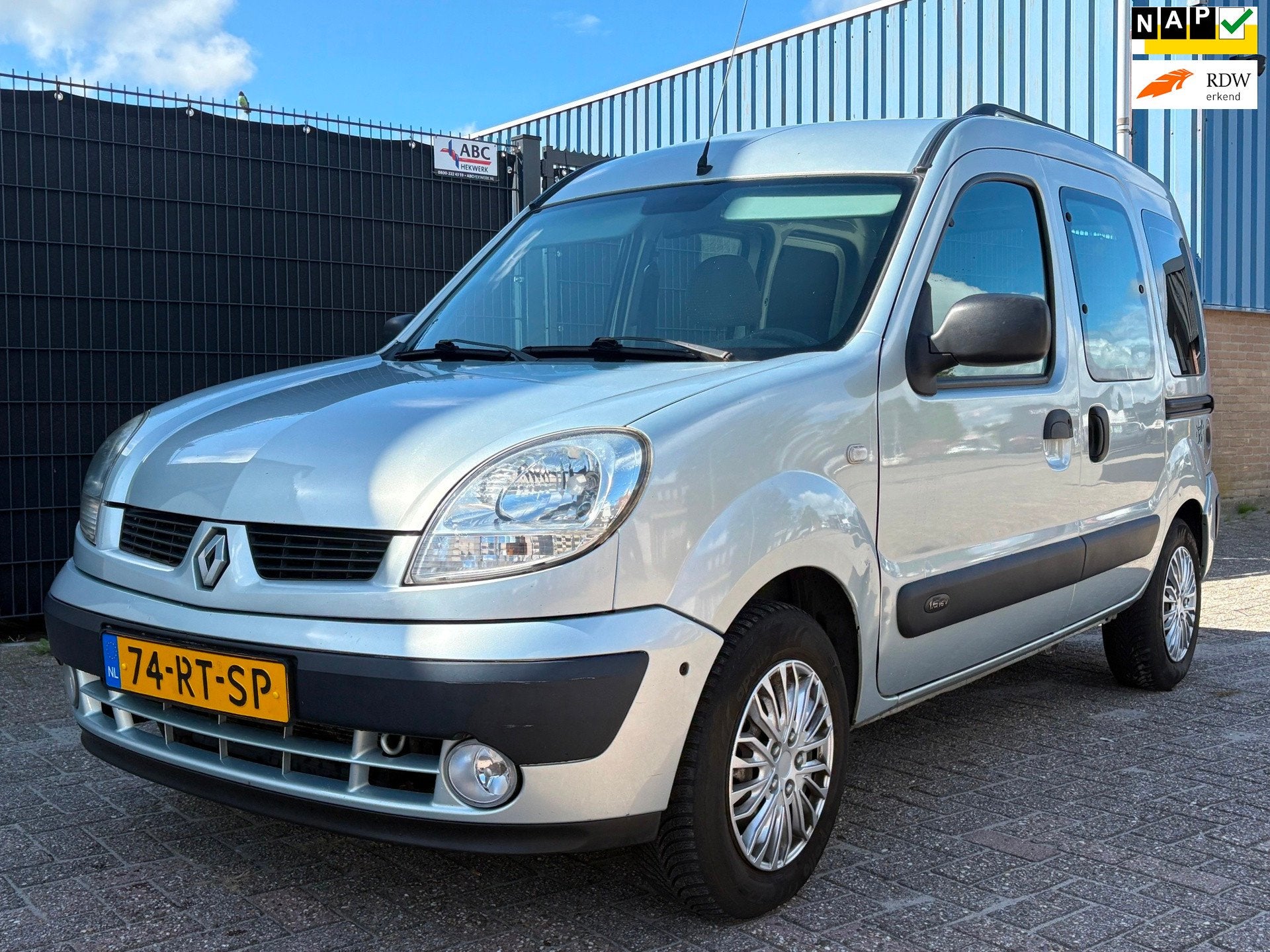 Renault Kangoo 1.6-16V Privilège, Auto's, Dealer onderhouden, Stof, Gebruikt, Zwart