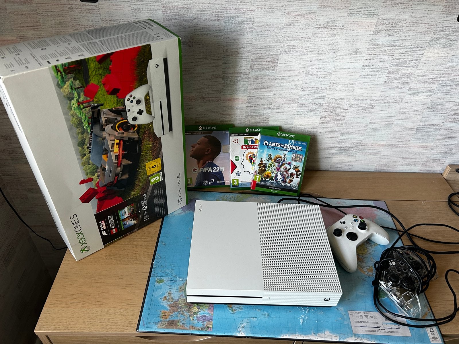Xbox One S 1TB met 2 controllers en 3 spellen, Overige genres, 2 spelers, Eén computer, Ophalen of Verzenden