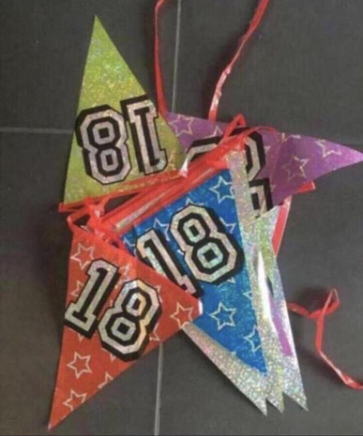 Vlaggetjesslinger 18 jaar kleurrijk versiering, Ophalen of Verzenden, Zo goed als nieuw
