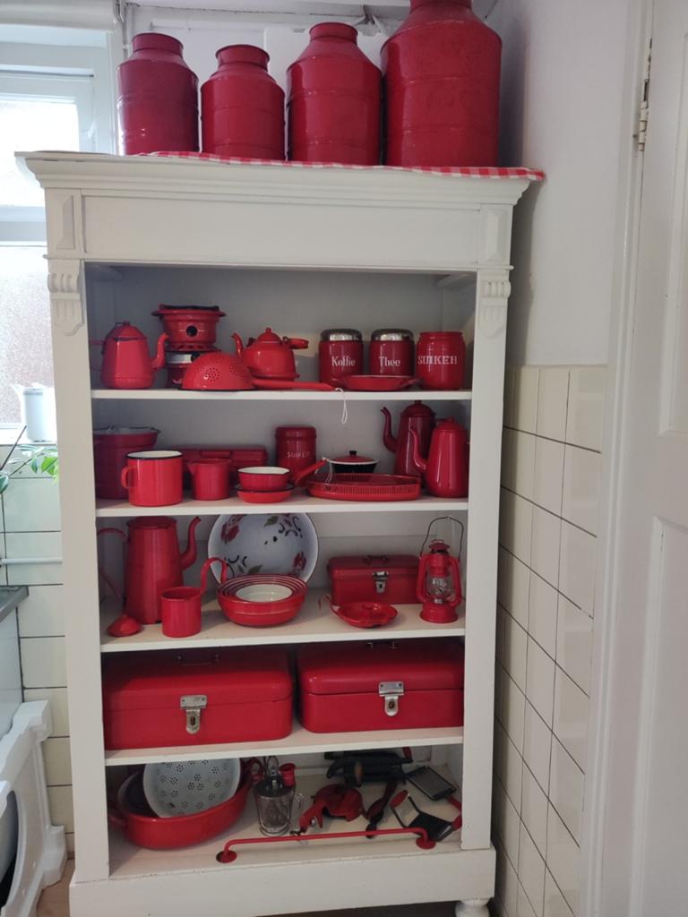 Grote verzameling rood emaille keukengerei, Antiek en Kunst, Antiek | Emaille, Ophalen of Verzenden