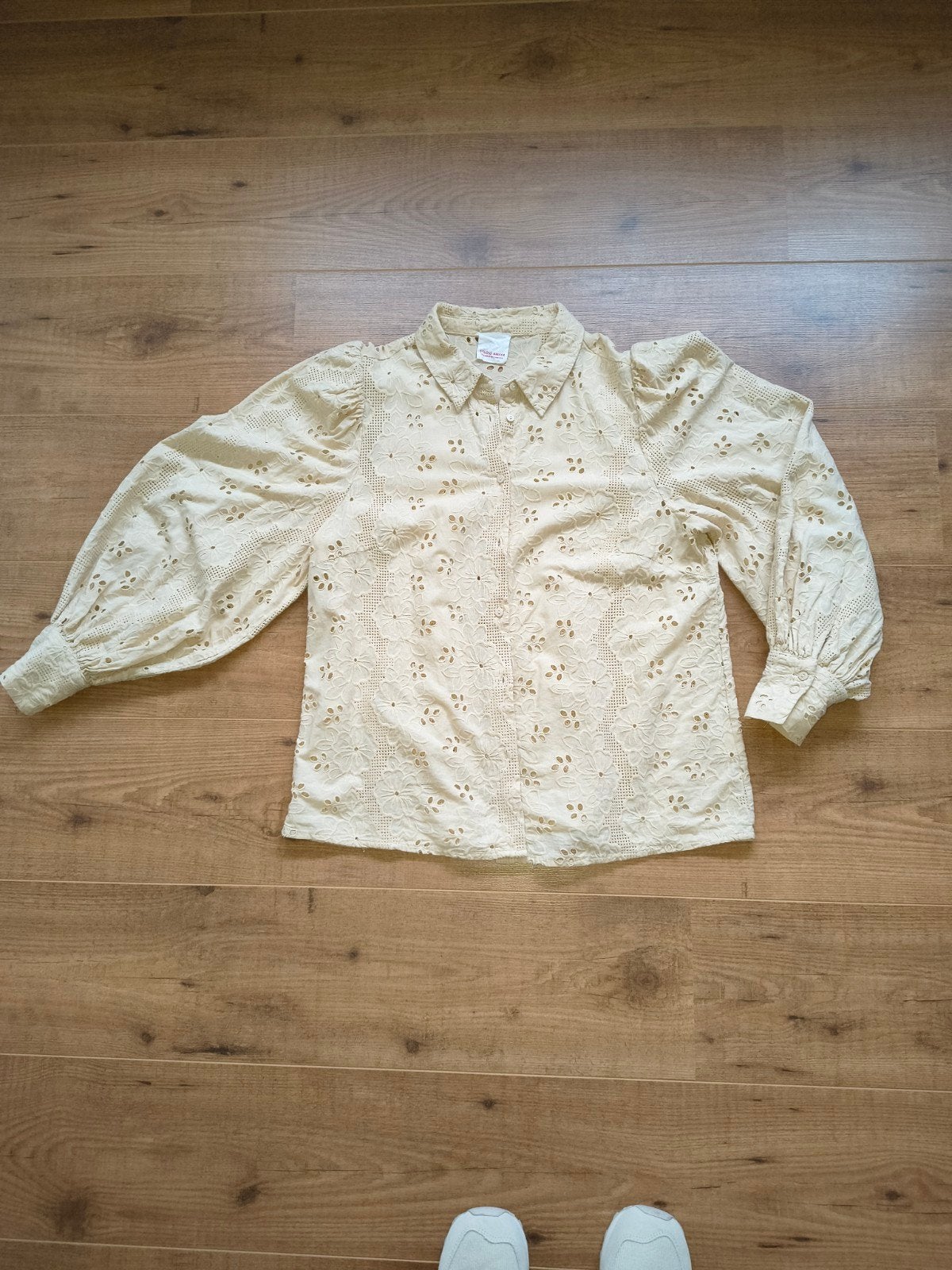 Studio Amaya Nina Blouse - Beige Broderie Anglaise Maat M, Kleding | Dames, Maat 38/40 (M), Verzenden, Studio Amaya, Beige