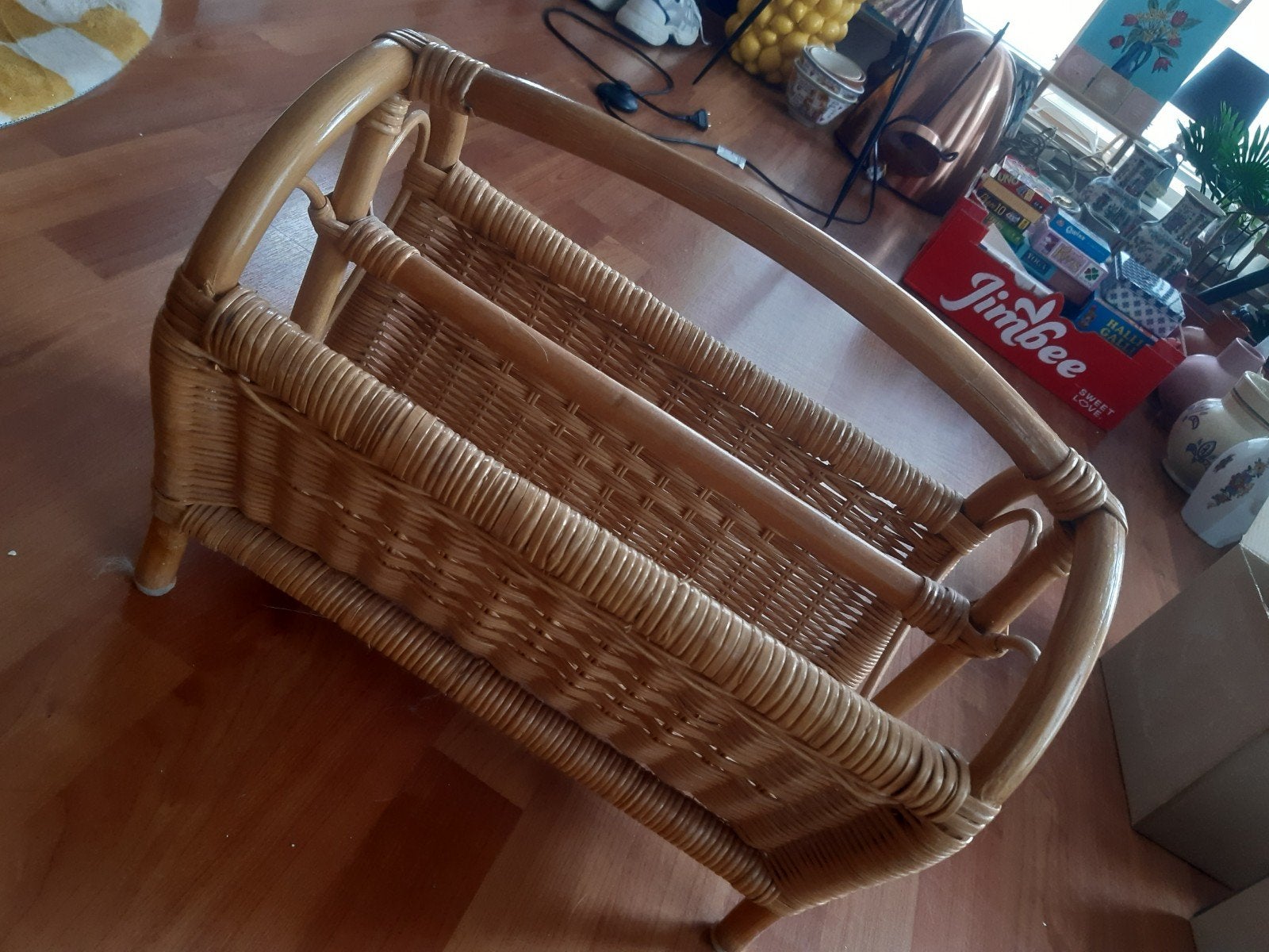 Rotan tijdschriftenhouder, Ophalen, Zo goed als nieuw