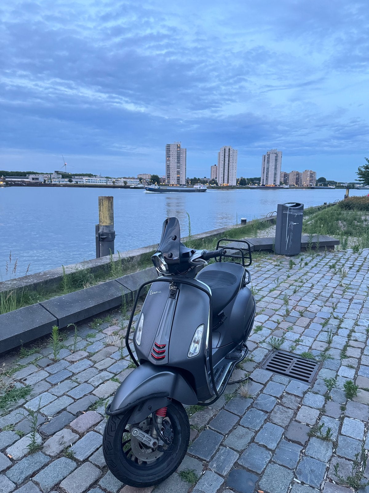 Vespa iget snor kenteken, Ophalen, Zo goed als nieuw