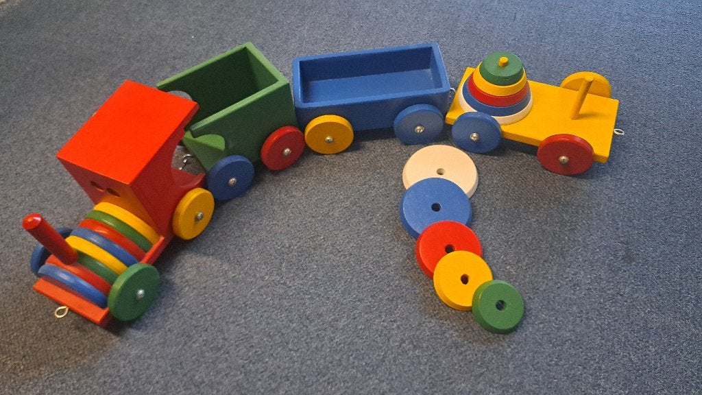 Houten trein speelgoed cadeau sinterklaas kerst kraamcadeau, Ophalen of Verzenden, Zo goed als nieuw, Duw- of Trekspeelgoed
