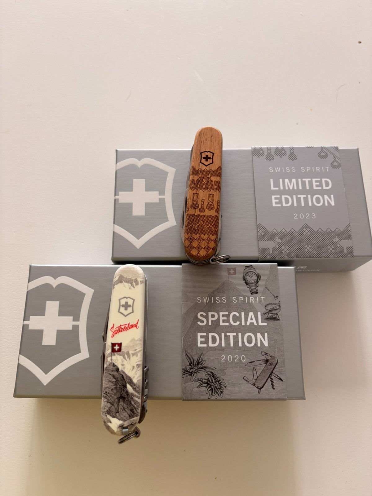 Set Victorinox Swiss Spirit zwitsers zakmes limited edition, Caravans en Kamperen, Ophalen of Verzenden, Nieuw