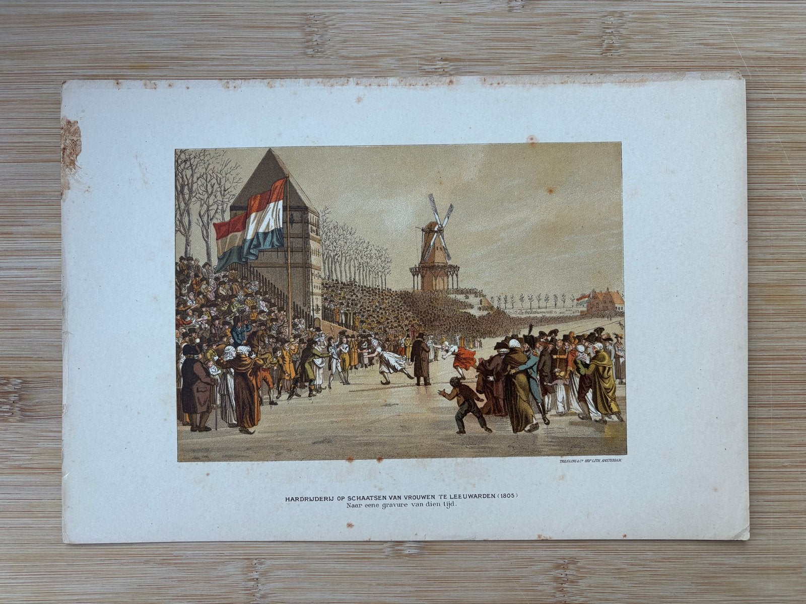 Schaatsen te Leeuwarden (1805) - Historische Gravure, Handgekleurd, Dagelijks leven, 1800 - 1899, Ophalen of Verzenden