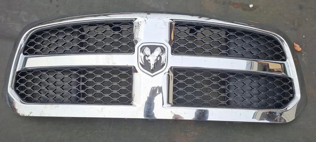 Dodge Ram 1500 grill 4gen 2020., Auto-onderdelen, Carrosserie en Plaatwerk, Ophalen, Voor, Nieuw, Dodge