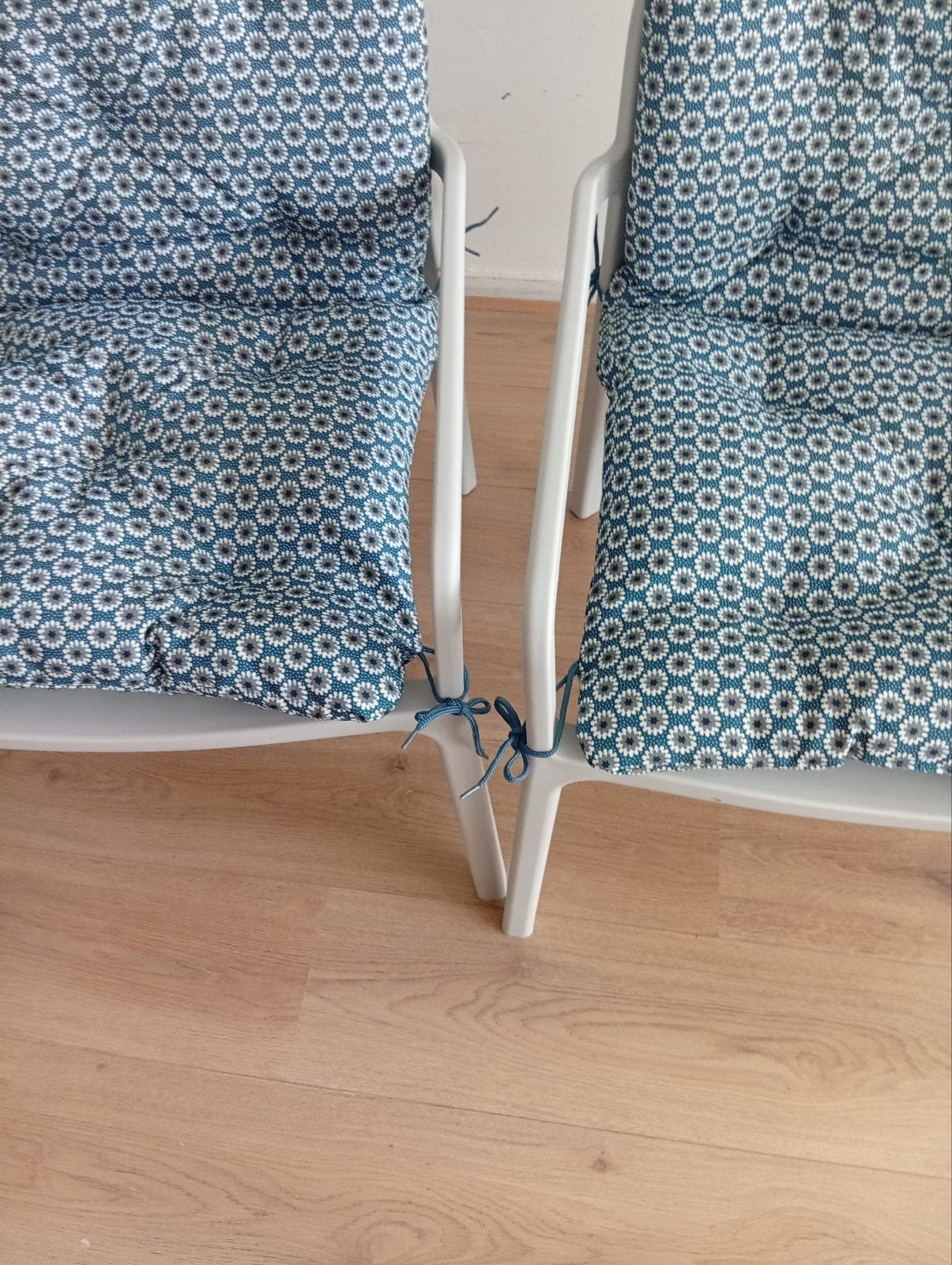 Twee IKEA YPPERLIG stoelen met kussens, Stof, Gebruikt, Twee, Modern, Scandinavisch