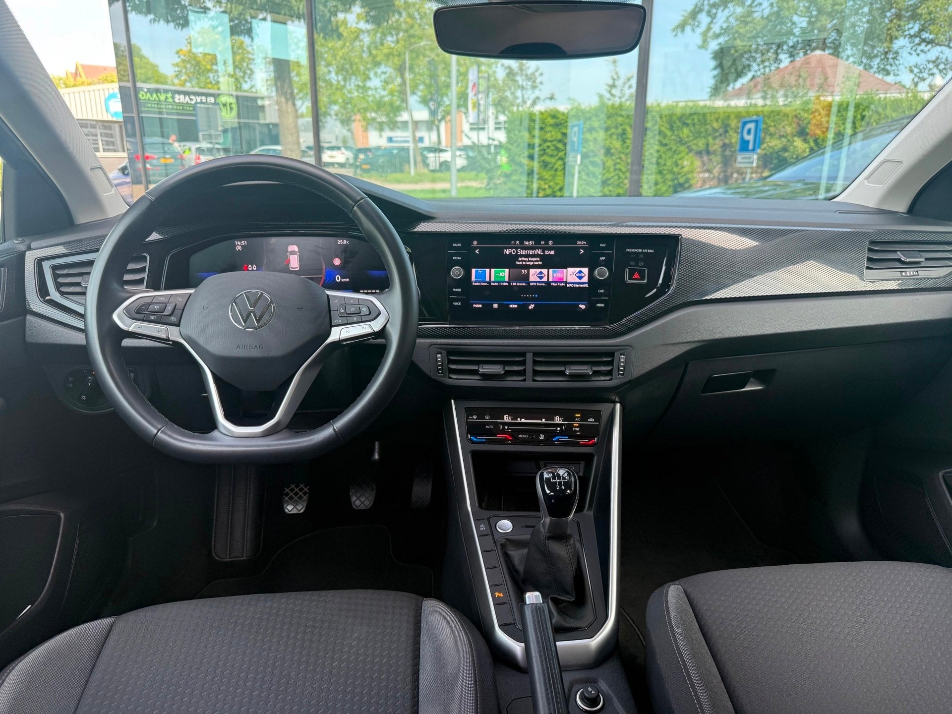Volkswagen TAIGO 1.0 TSI Life Edition - Climate - Camera - C, Voorwielaandrijving, Dealer onderhouden, Stof, Gebruikt
