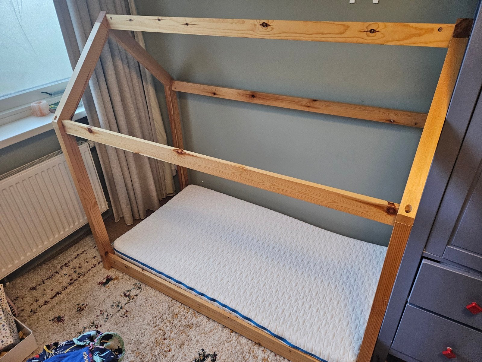 Houten cabana kinderbed - 140x70, Ophalen, Gebruikt, Huisbed, Kinderbed, 190 cm of minder
