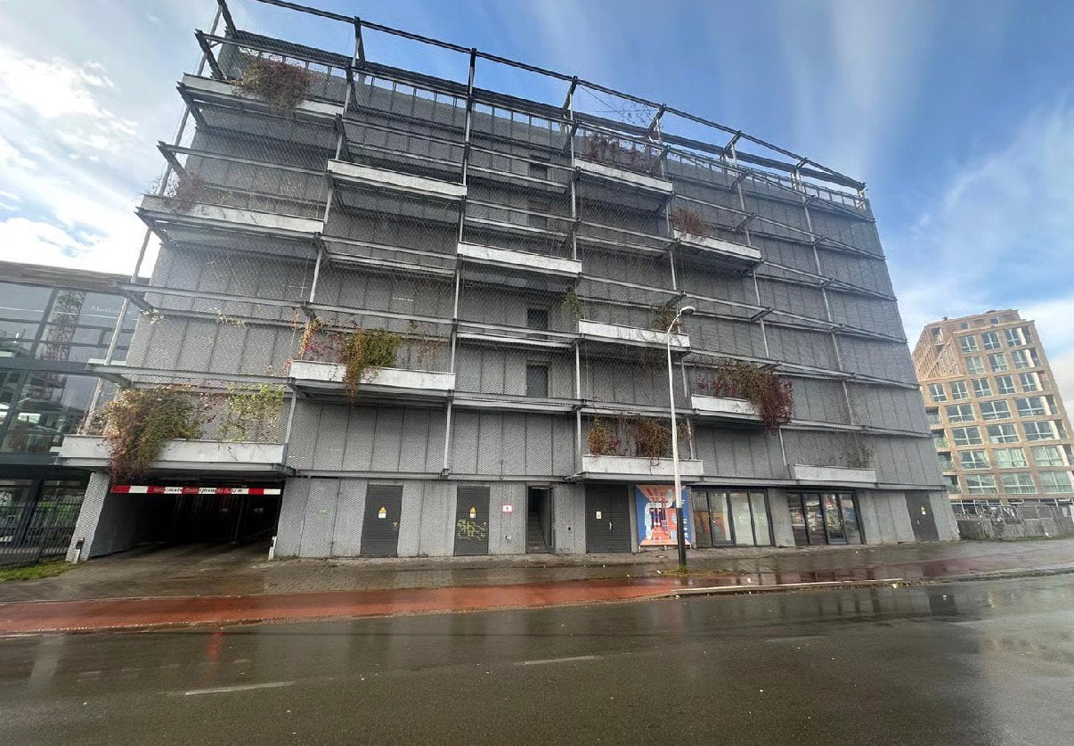 Parkeerplek met laadpaal te huur Asterweg Amsterdam Noord, Huizen en Kamers, Amsterdam