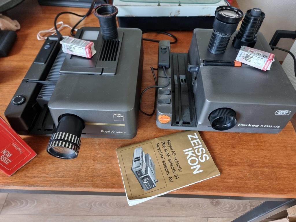 Twee werkende Zeiss projectoren met extra's Perkeo en Royal, Audio, Tv en Foto, Diaprojectors, Ophalen of Verzenden, Gebruikt