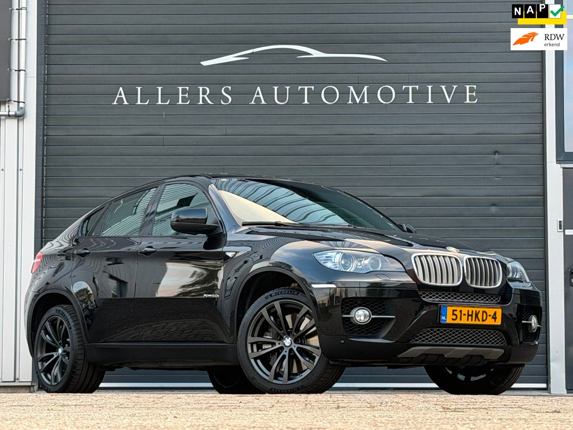 BMW X6 XDrive50i High Executive|LEDER|NAP|TREKHAAK|20"|YOUNG, Auto's, BMW, Zwart, Bedrijf, Vierwielaandrijving, 408 pk