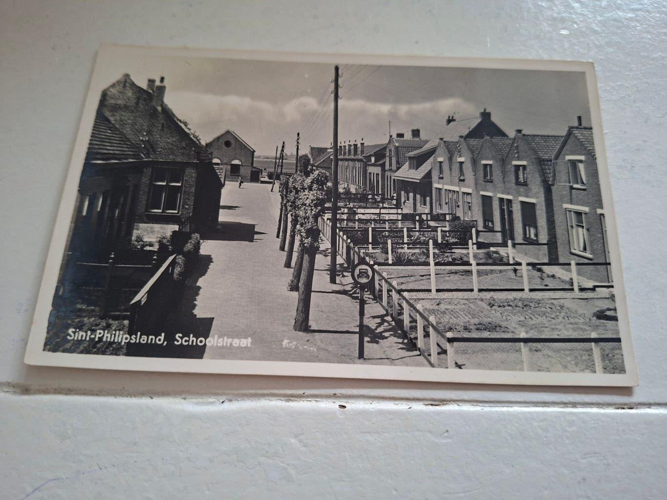 Zeldzame oude echte fotokaart van de Schoolstraat in Sint Ph, Ophalen of Verzenden, 1960 tot 1980, Gelopen, Zeeland