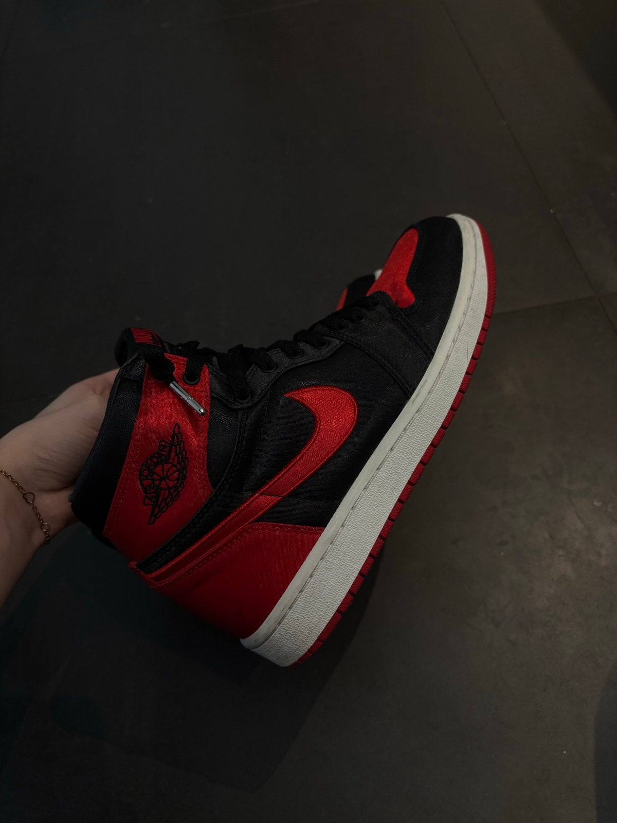 Nike Jordan 1 Retro High OG Satin Bred, Ophalen, Gedragen, Zwart, Sneakers of Gympen