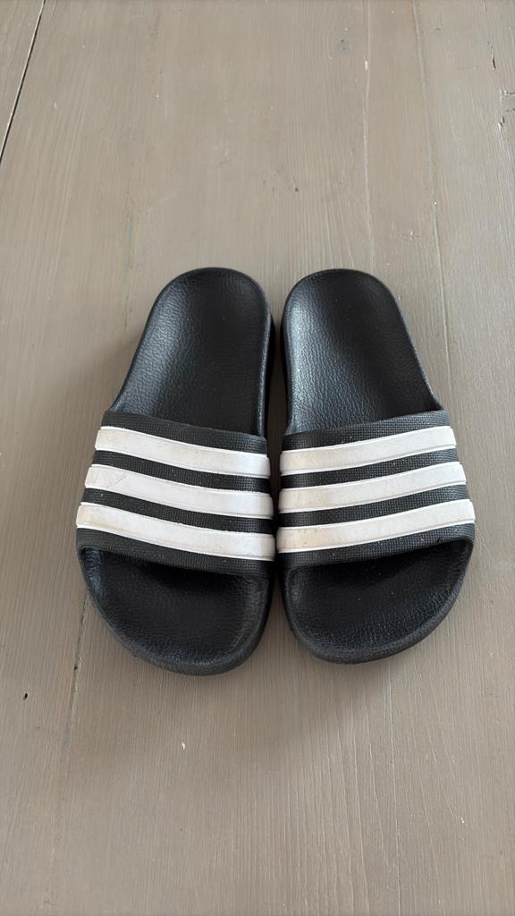 Slippers adidas maat 31, Ophalen of Verzenden, Jongen of Meisje, Overige typen