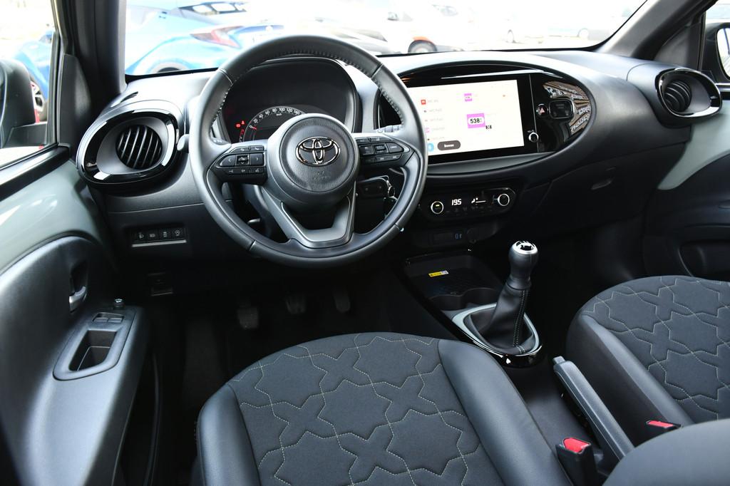 Toyota Aygo X 1.0 VVT-i MT Envy 72pk | Groot scherm | LED-ko, Auto's, Toyota, Stof, Gebruikt, 4 stoelen, Origineel Nederlands
