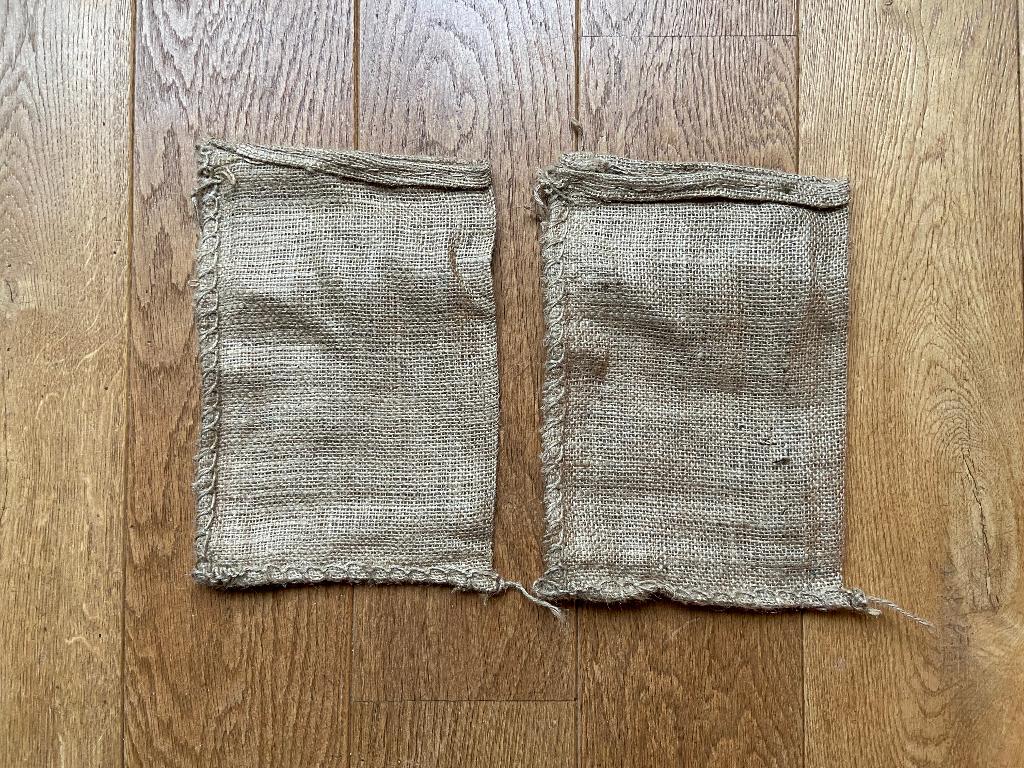 2 kleine jute zakjes, Diversen, Sinterklaas, Ophalen of Verzenden, Zo goed als nieuw