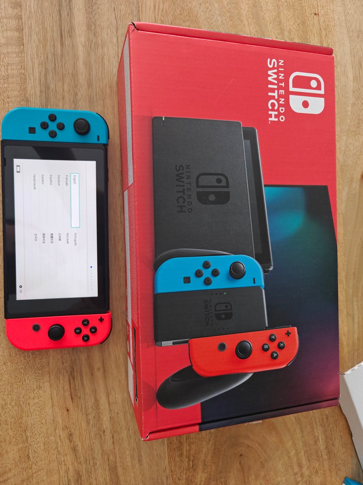 Nintendo Switch met Joy-Cons en doos, Spelcomputers en Games, Spelcomputers | Nintendo Switch, Nintendo, Nintendo, Nintendo, Met 2 controllers