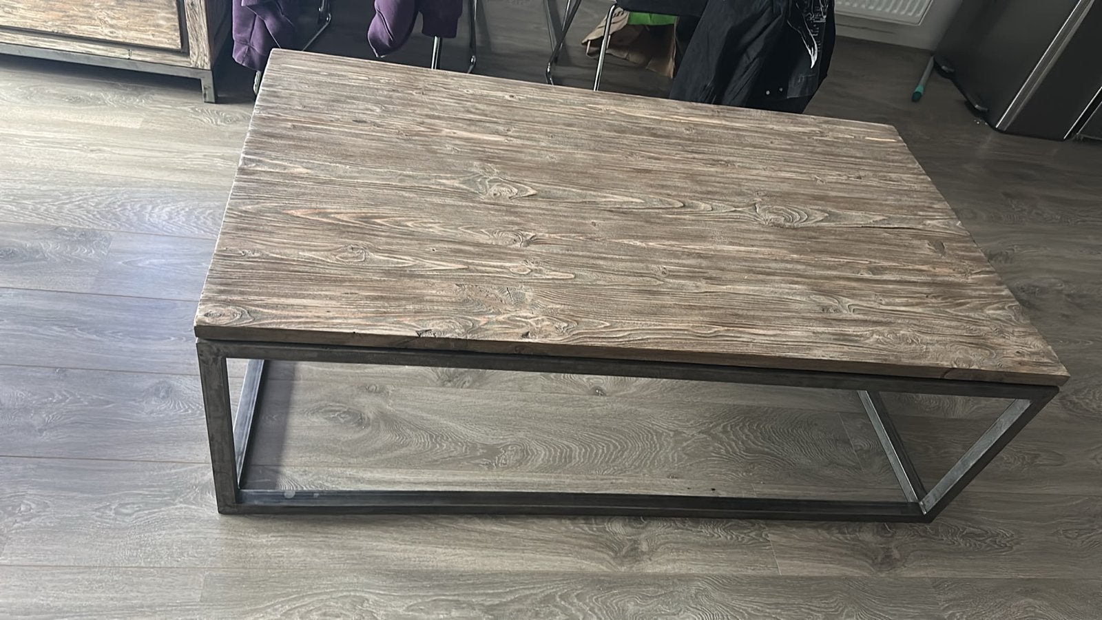 Robuuste salontafel en tv-meubel van hout en metaal, Ophalen, Gebruikt, 100 tot 150 cm, Overige houtsoorten