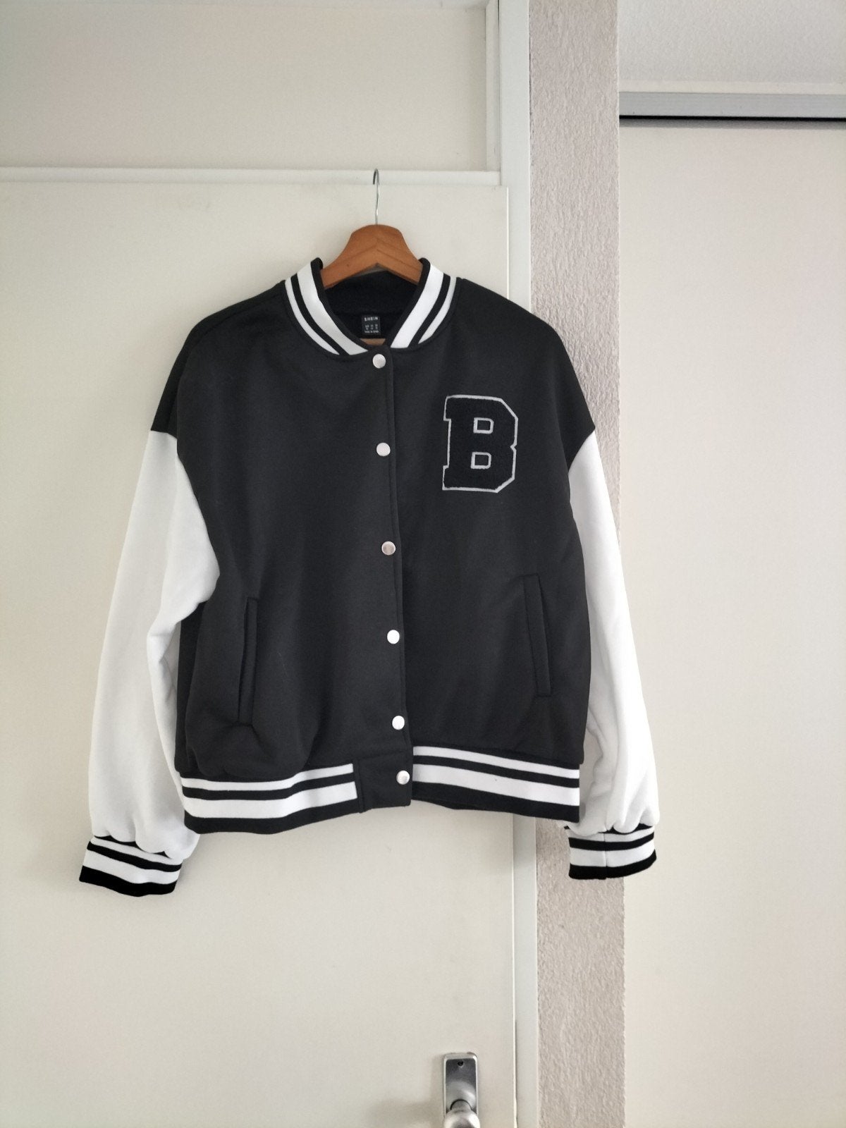 Zwart wit vest met drukknopen., Ophalen of Verzenden, Nieuw, Zwart