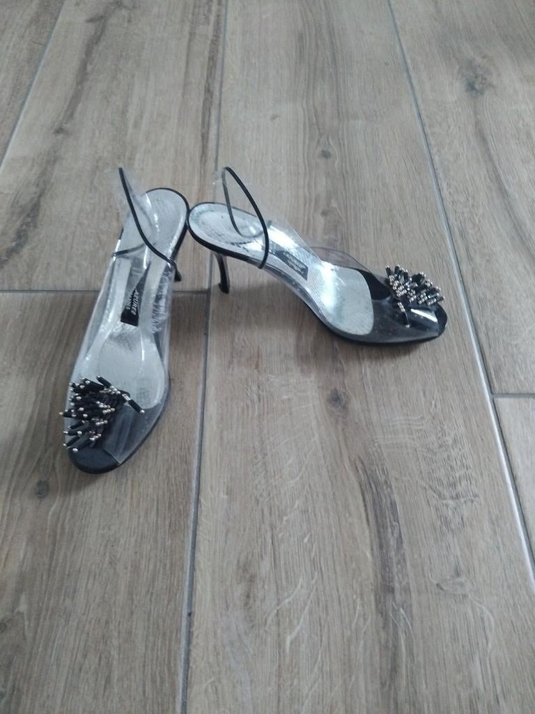 Azuree cannes aat 38,5 pumps maat 5,5

Prijs 10

Voor meer s, Ophalen of Verzenden, Nieuw