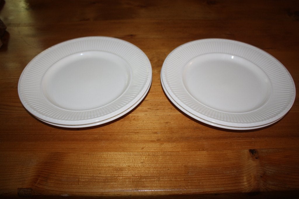 4 wedgwood  diner borden, Ophalen of Verzenden, Zo goed als nieuw, Bord(en), Overige stijlen