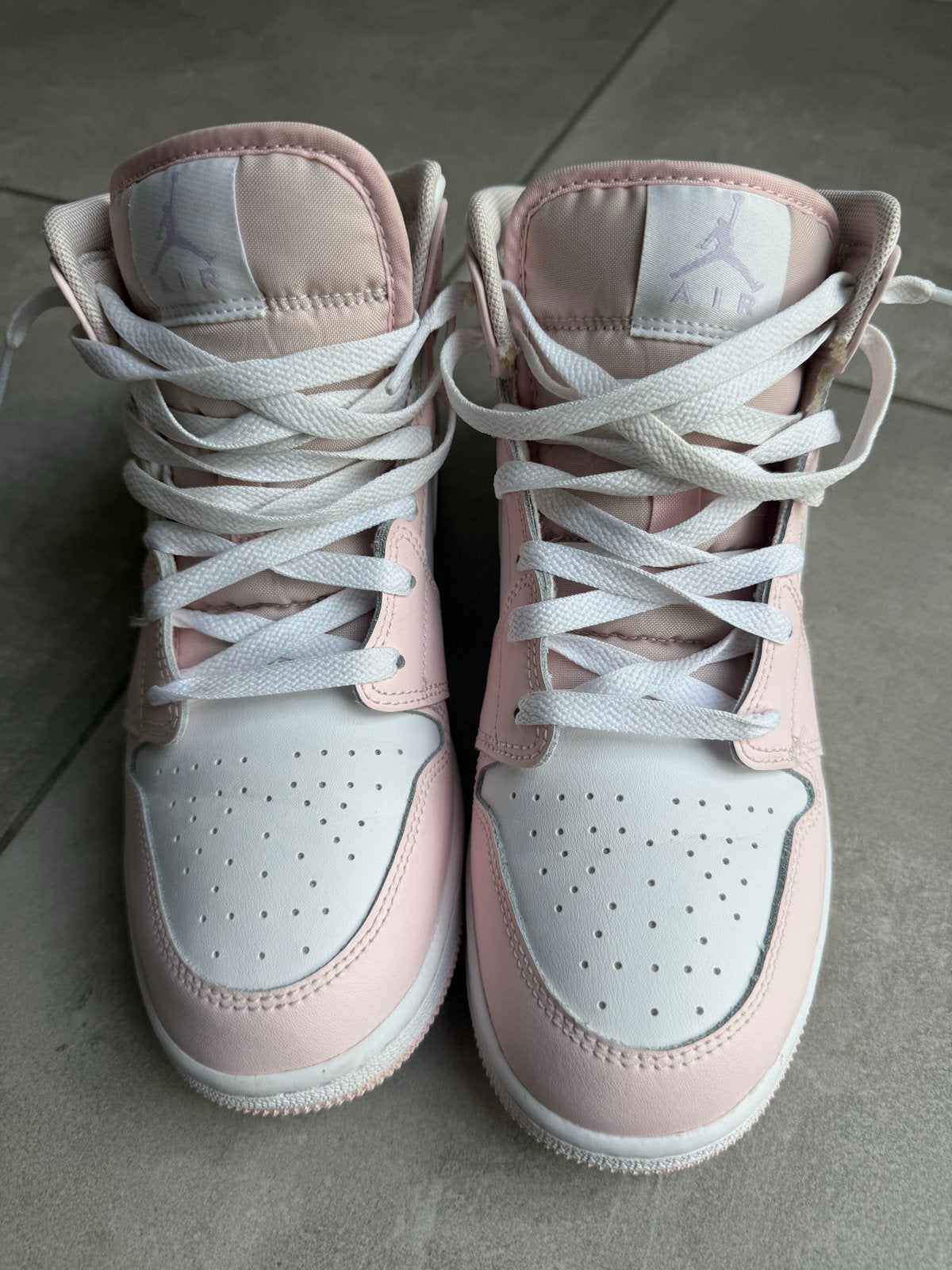 Nike Air Jordan 1 Mid Roze/Wit - Zo goed als nieuw, Wit, Nieuw, Ophalen of Verzenden, Sneakers of Gympen