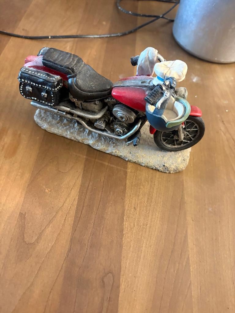 Harley stijl miniatuur motor beeldje, Verzamelen, Beelden en Beeldjes, Verzenden, Zo goed als nieuw, Overige typen