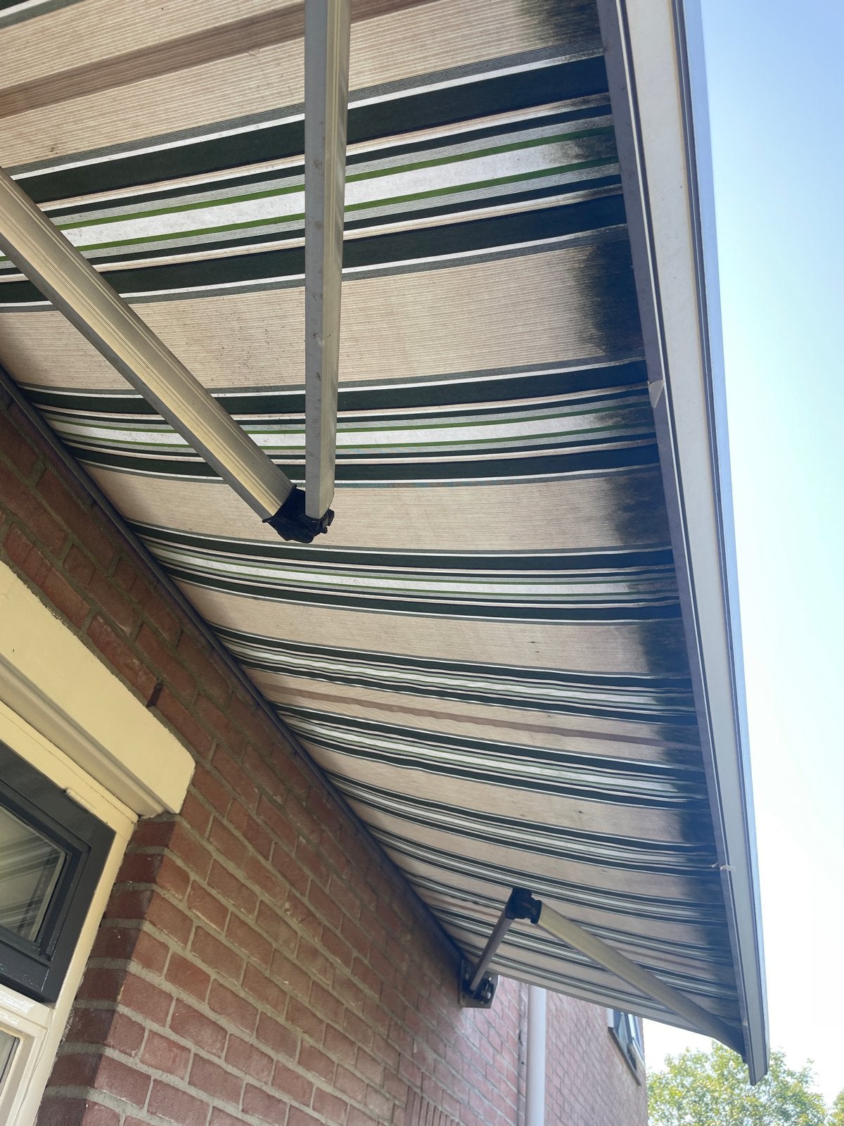 Gebruikt knikarmscherm, gestreept doek, Tuin en Terras, Zonneschermen, Ophalen, Gebruikt, 150 tot 300 cm, 250 cm tot 450 cm