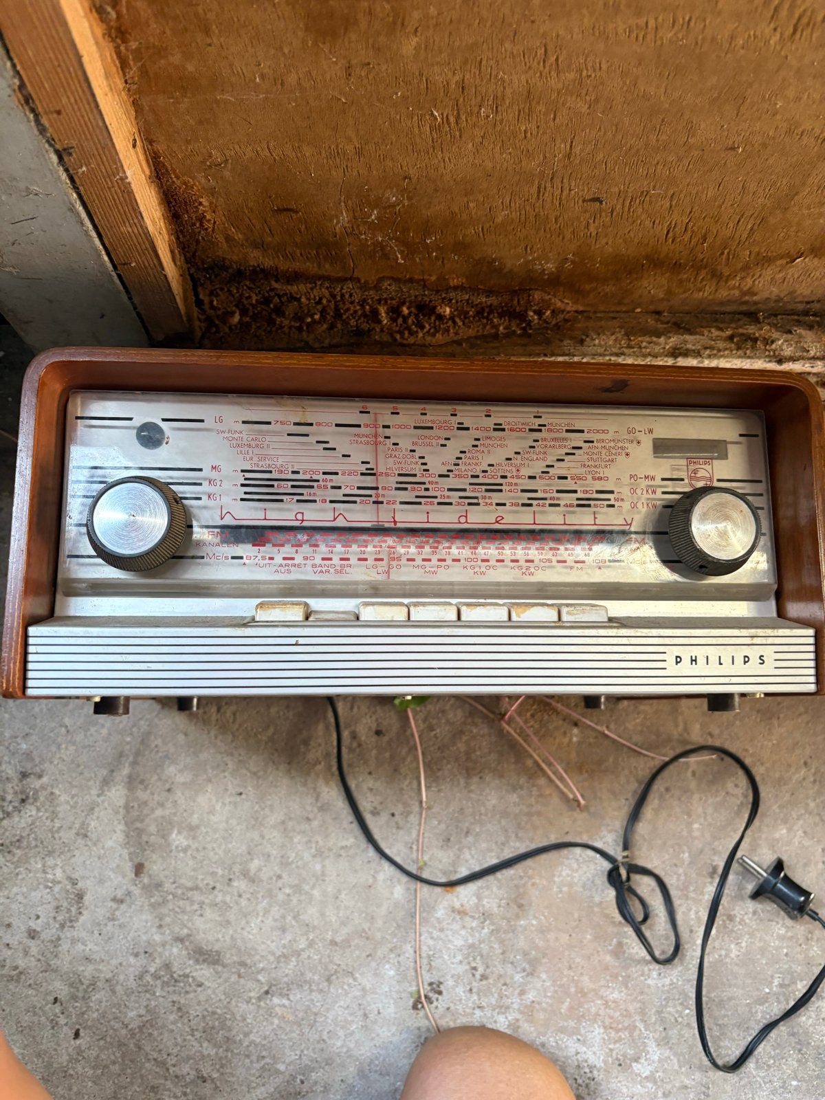 Vintage Philips radio - Werkt niet foutloos,, Audio, Tv en Foto, Vintage Televisies, Ophalen, Niet werkend, Philips