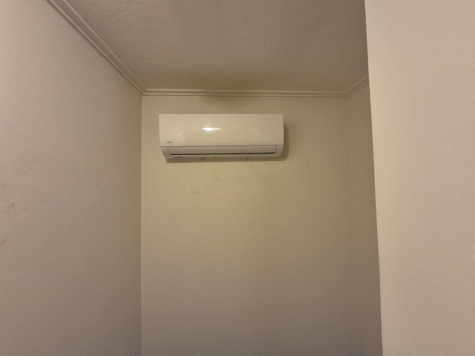 Qlima 2.5 kW airco - 3 jaar oud, incl. beugel/kabelgoot, Ophalen, Gebruikt, 3 snelheden of meer, Wandairco